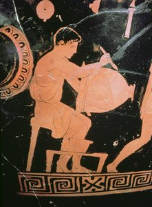 Cratere a campana a figure rosse attiche, dettaglio che mostra un vasaio che dipinge un cratere a campana, c.430-425 a.C. (dettaglio) da Komaris Painter